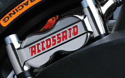 Le prime pinze freno con finitura nichel che non subisce perdita di adesione del rivestimento